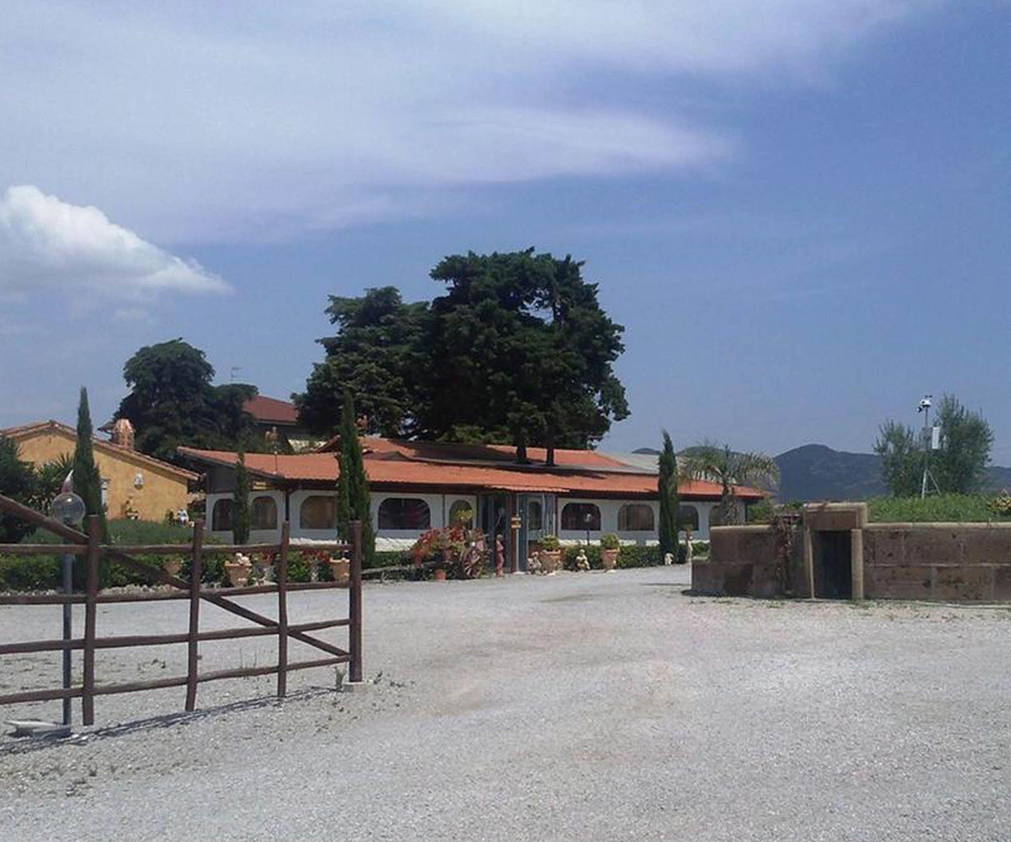 Agriturismo Borgo Dell'Aschetto Marina di Cerveteri ภายนอก รูปภาพ